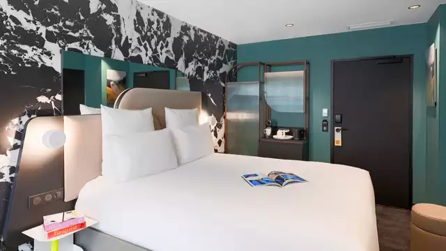 Disfruta de París en un 4* de diseño con cócteles, tapas y salida tardía