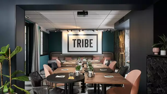 Disfruta de París en un 4* de diseño con cócteles, tapas y salida tardía