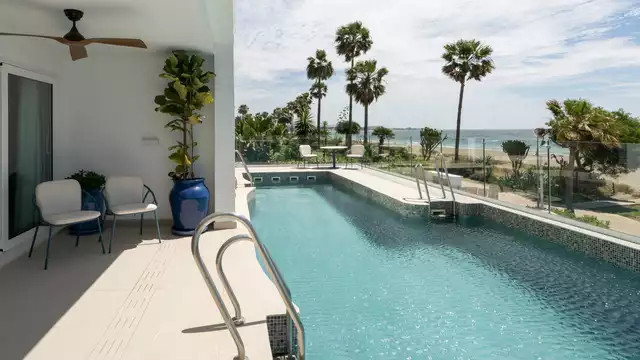 Estepona voor twee: hotel met privézwembad en welkomstdrankje inbegrepen