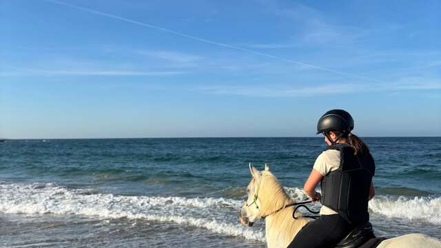 Escapade familiale en cabane avec promenade à cheval à Foz