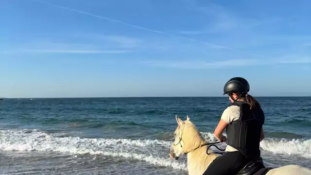 Escapade familiale en cabane avec promenade à cheval à Foz