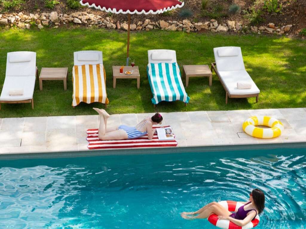 Immersion Romantique en Bourgogne : Nuitée au Coeur des Vignes avec Dégustation de Vins - 4* - 2