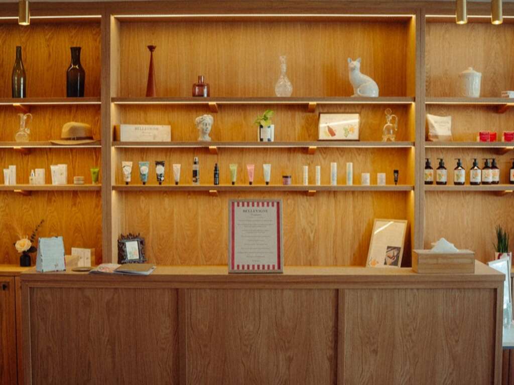 Immersion Romantique en Bourgogne : Nuitée au Coeur des Vignes avec Dégustation de Vins - 4* - 13