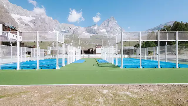 Escápate a las cumbres del Valle de Aosta en una suite con masajes y media pensión.