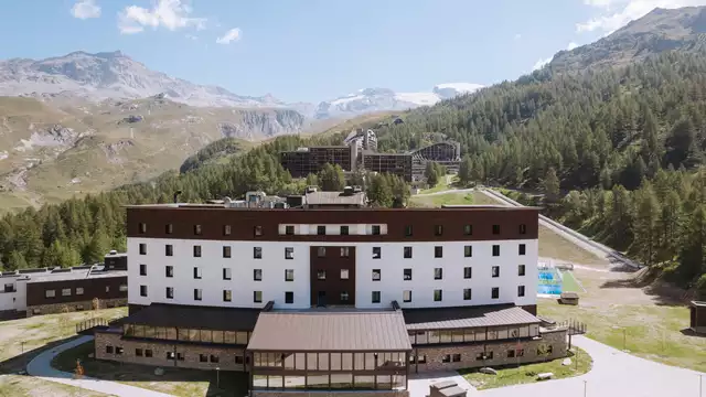 Escápate a las cumbres del Valle de Aosta en una suite con masajes y media pensión.