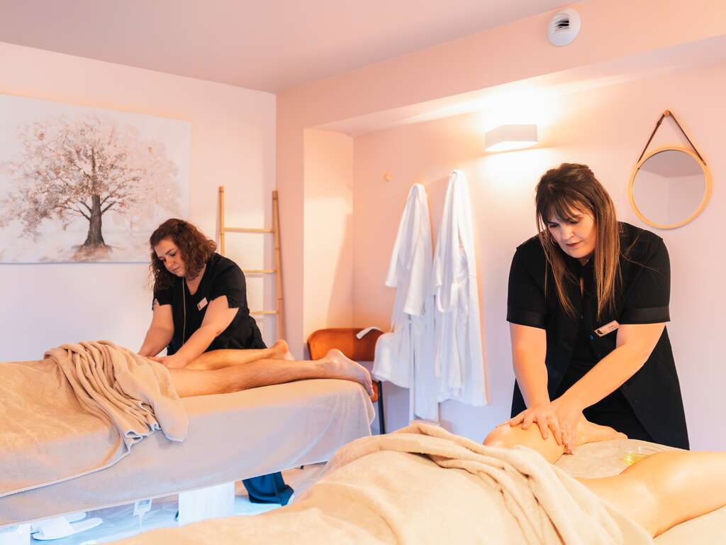 Escapade VIP avec massage, dîner et balnéo privée à 10km de Rodez - 3* - 54