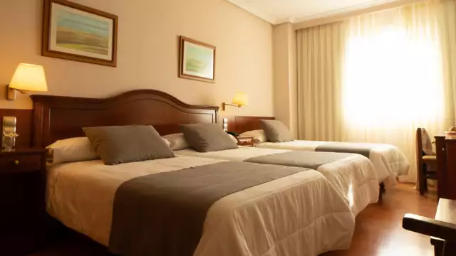 Escapada romántica en suite con bañera de hidromasaje y cena degustación en Hellín