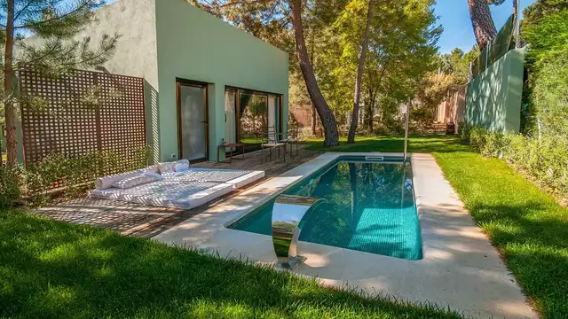 Escapada en suite con estilo inglés con jacuzzi y piscina privada
