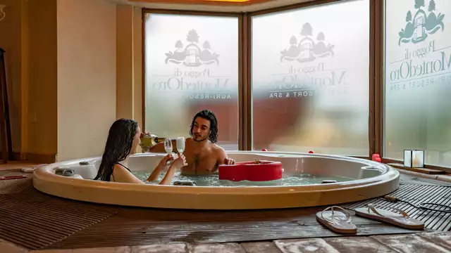 Weekend romantico in glamping con colazione e spa