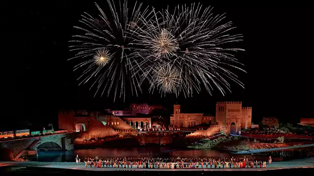 Escapada histórica en Toledo con entradas a Puy du Fou