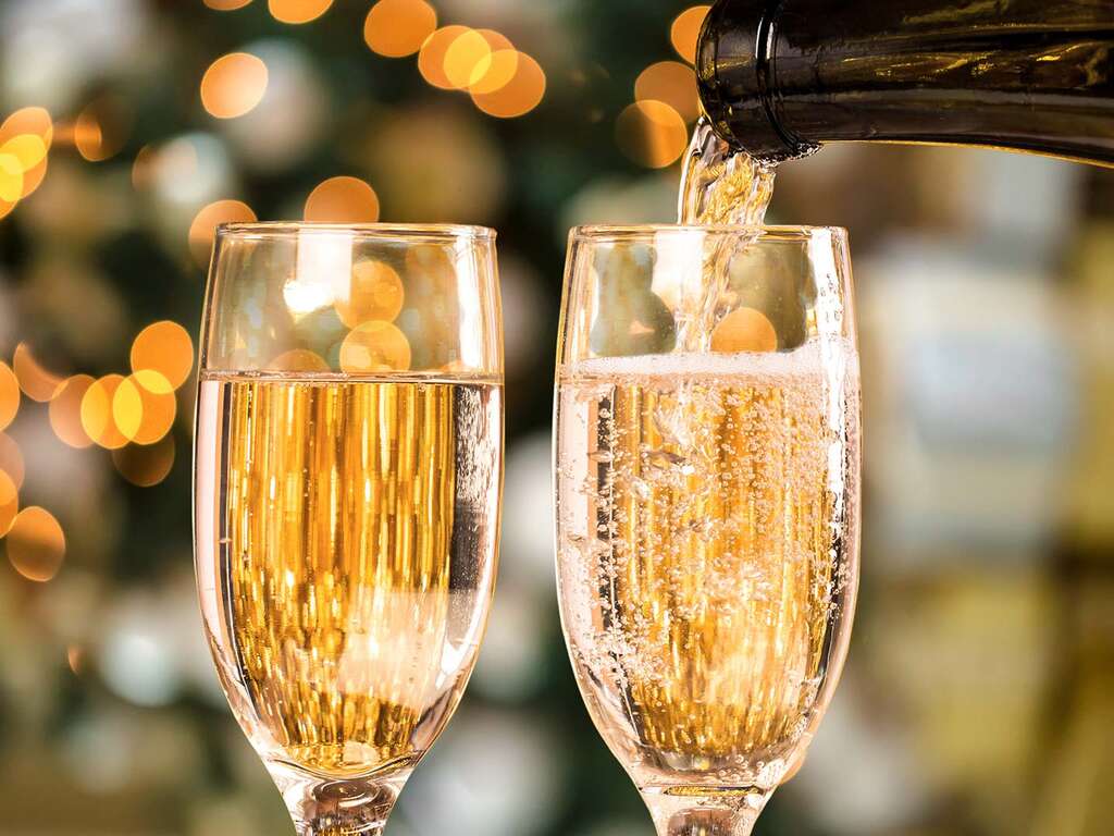 Une Saint Valentin 2026 en amoureux avec buffet gourmand, champagne et chocolats - 3* - 19