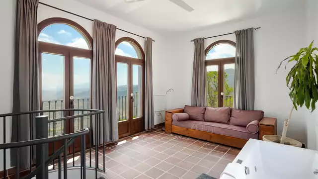 Escapade en villa pour 2 personnes avec spa privé, dîner et détails romantiques