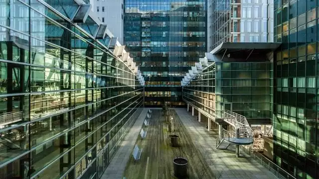 Verblijf in een ruime kamer in het levendige Amsterdam Zuid