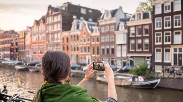 Découvrez ensemble la plus belle ville de canaux des Pays-Bas, Amsterdam