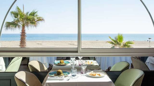 Estancia de bienestar con vistas al mar, con tratamiento relajante y cena gastronómica