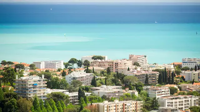 Soggiorno a Cagnes-sur-Mer, tra Mediterraneo e dolcezza provenzale (1 notte)