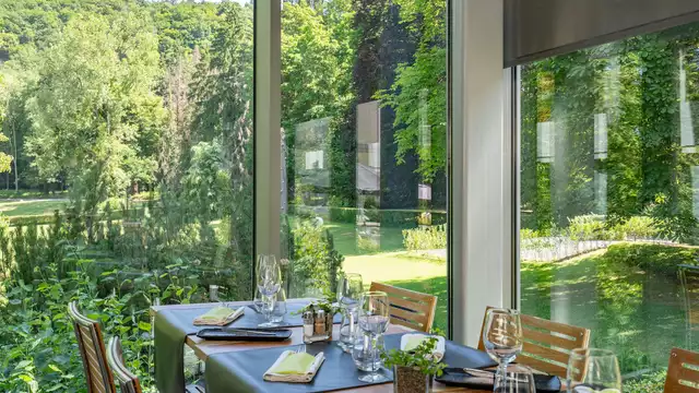 Romantische Ontsnapping in het Castel: Gastronomisch Diner, Lovebox en Charmante Overnachting