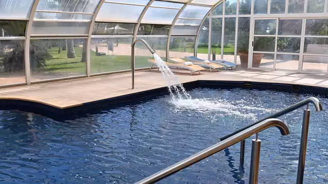 Nachtelijke spa aan de Mediterraanse zee in Alicante