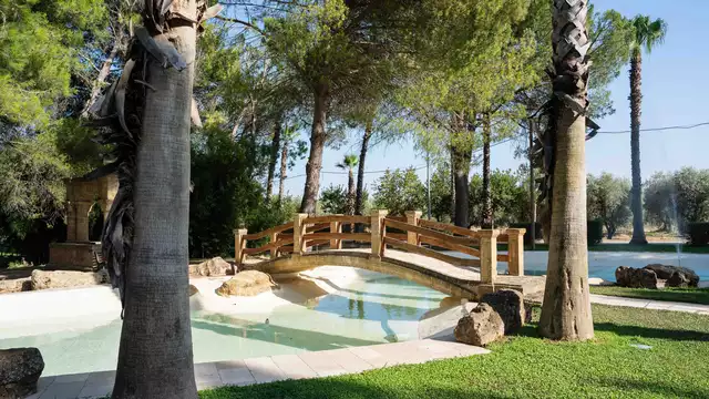 Una estancia cómoda y relajante en una típica casa de campo apuliana.