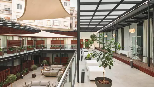 Gastronomía y relax en Valencia: Hotel de lujo con cena y circuito Spa