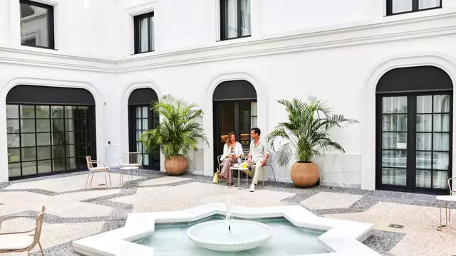 Escapada a Sevilla con desayuno y copa de bienvenida