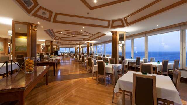 Carcavelos Beach Hotel