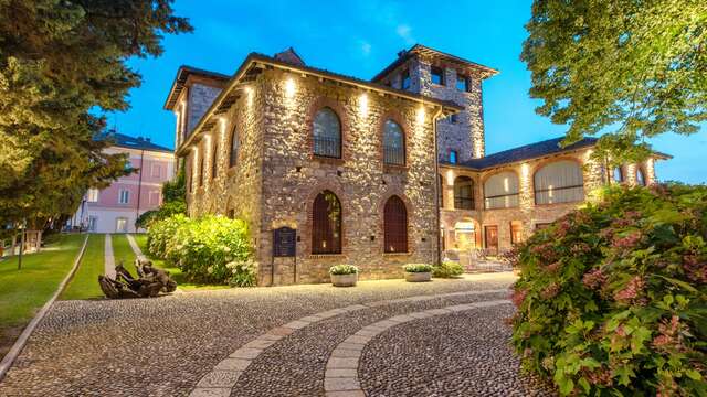 Weekend romantico a Erba con cena a tre portate e massaggio