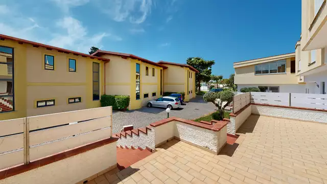 Alójese en la costa tirrénica de Calabria con media pensión incluida.