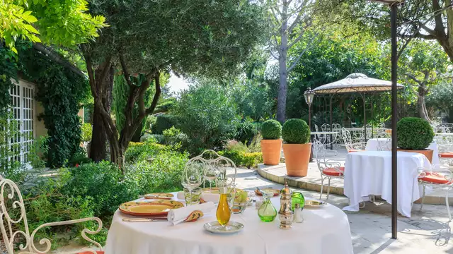 5 sterren verblijf met diner, massage en toegang tot de spa in de buurt van Avignon