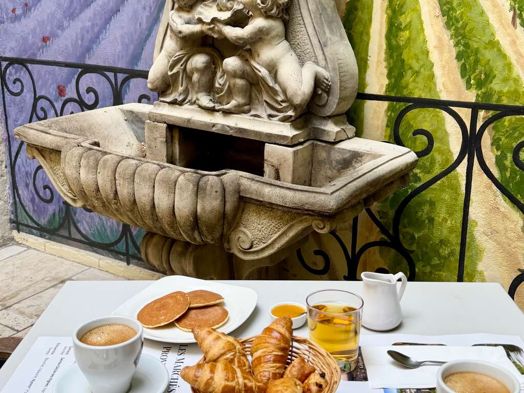 Charme provençal dans une batisse de charme - 2* - 13