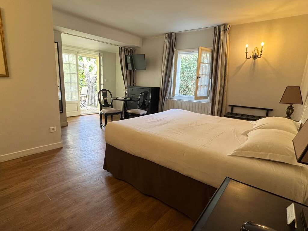 Charme provençal dans une batisse de charme - 2* - 7