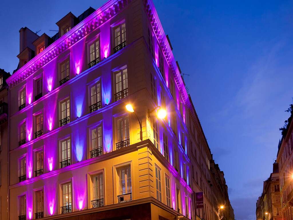 Escapade romantique au coeur de Paris avec Champagne et bains à remous privé - 4* - 13