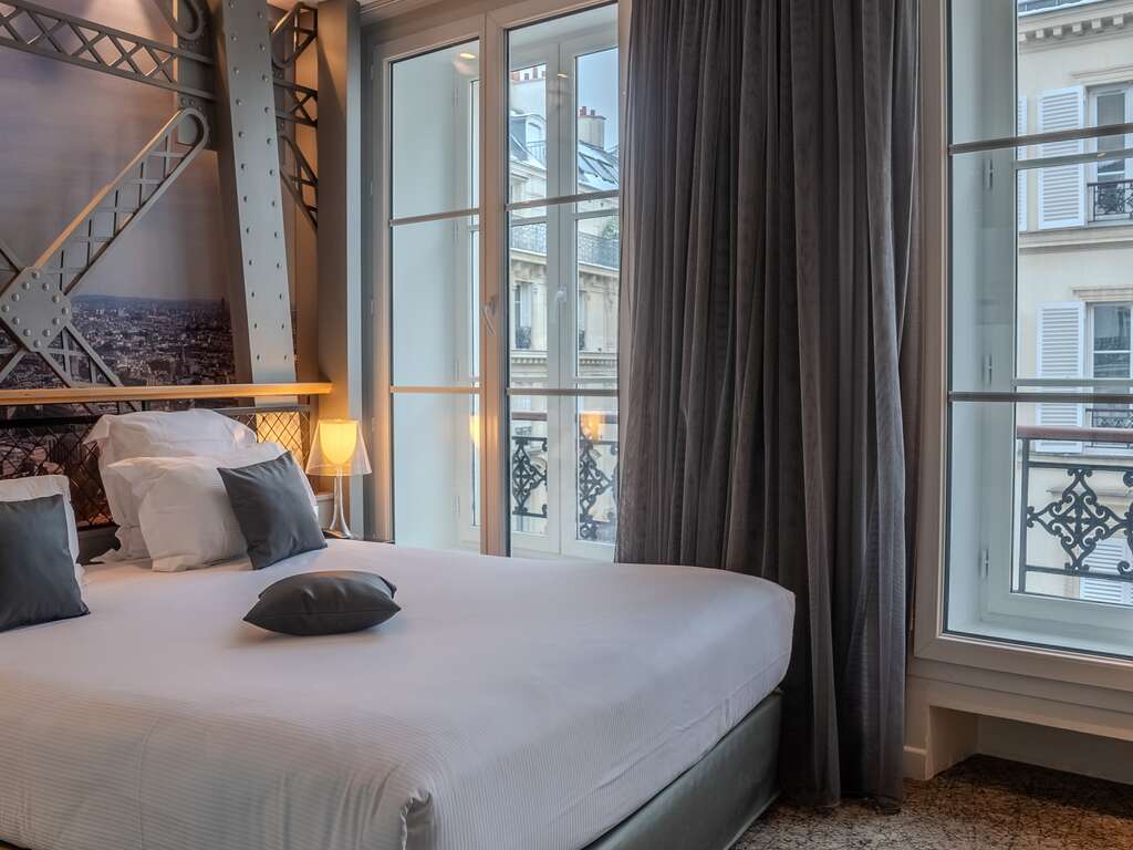 Escapade romantique au coeur de Paris avec Champagne et bains à remous privé - 4* - 5