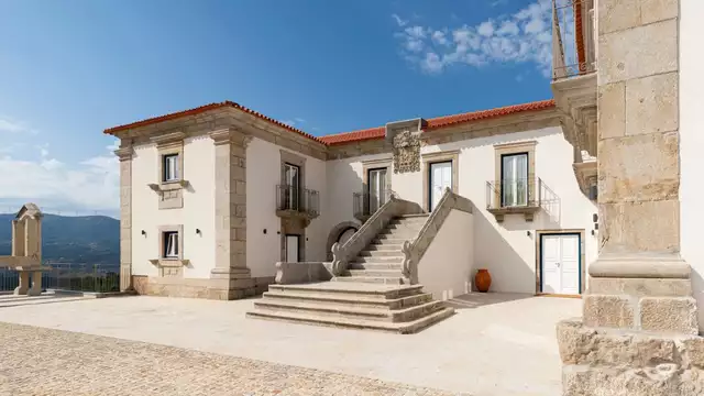 Romanticismo en un hotel 5* en Monção, con desayuno, spa y bombones
