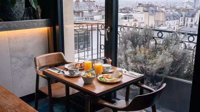Autentico fascino parigino con cocktail
