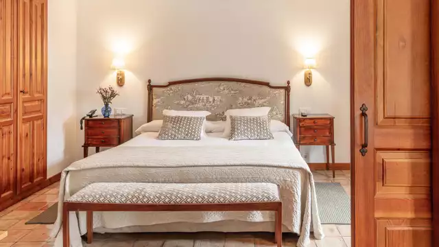 Évadez-vous dans un hôtel particulier du centre de Baeza avec petit-déjeuner, un déjeuner tapas et une boisson de bienvenue