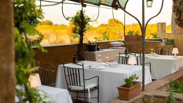 Escapada cerca de Tarragona con cena gastronómica en habitación suite