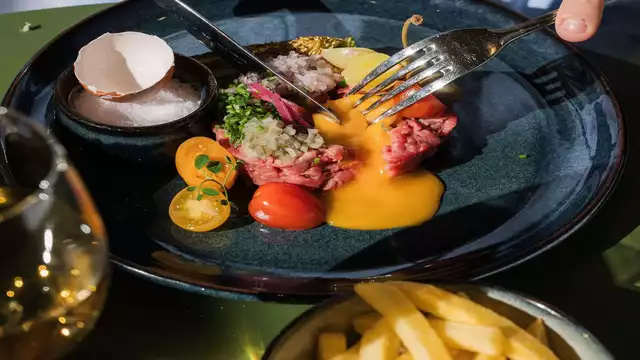 Visita il centro di Bruges e goditi una cena di 3 portate