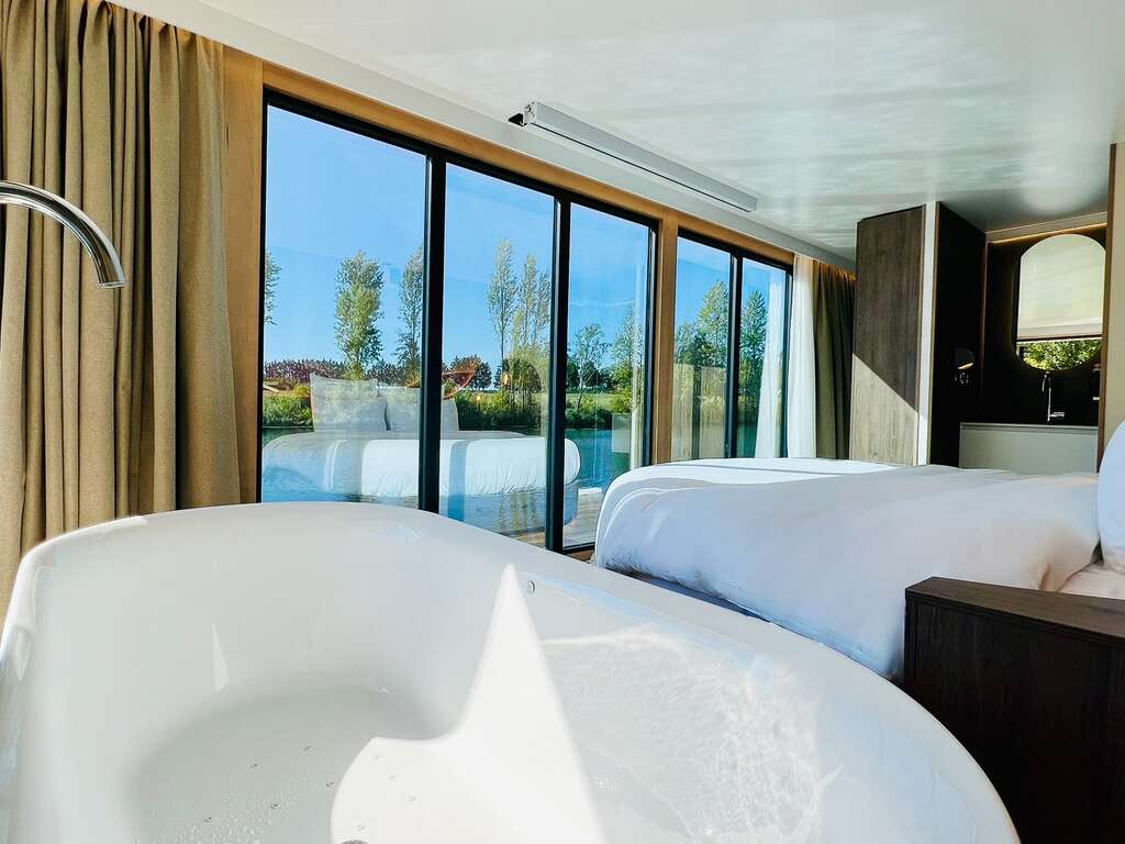 Charme et champagne depuis le lac de Torcy - 1