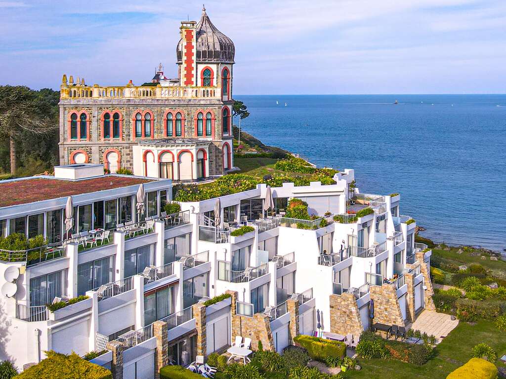 Romance avec champagne et pétales de roses vue mer dans la baie de Saint-Brieuc - 4* - 2