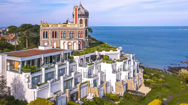 Romanticismo con vista mare nella baia di Saint-Brieuc.