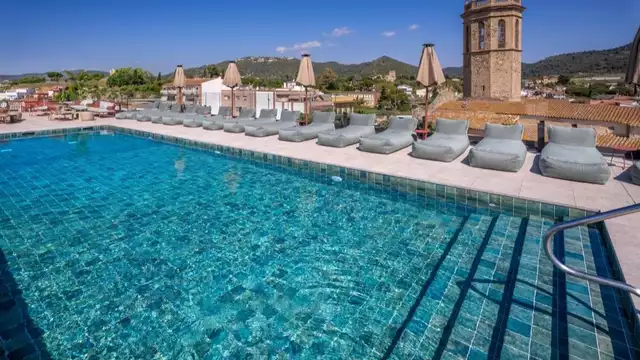 Verblijf in een superior kamer met halfpension in Pineda de Mar