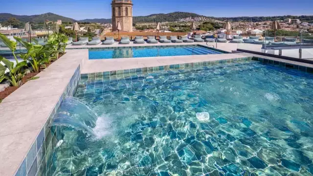 Verblijf in een superior kamer met halfpension in Pineda de Mar