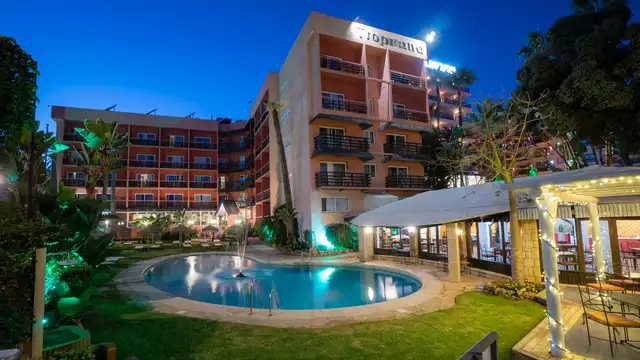 Escápate a Torremolinos en primera línea de playa con spa incluido