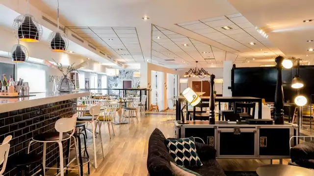 Estancia moderna y elegante con crucero por el Sena en Rueil-Malmaison.