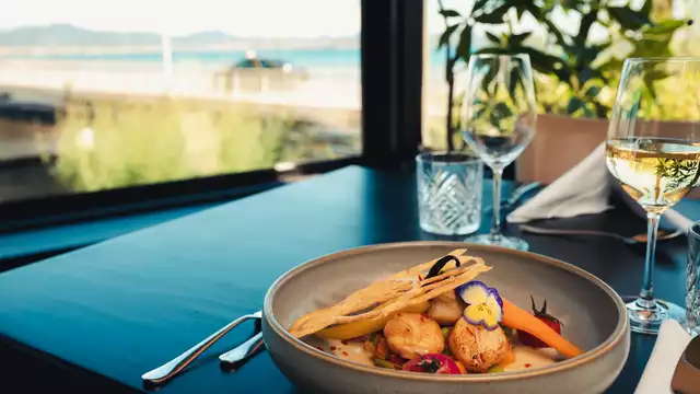Week-end en suite avec dîner 3 plats et vue mer entre Cannes et Saint-Tropez