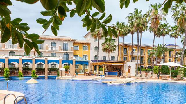 Escapada para dos Tranquilidad total en Torrevieja con cava y bombones