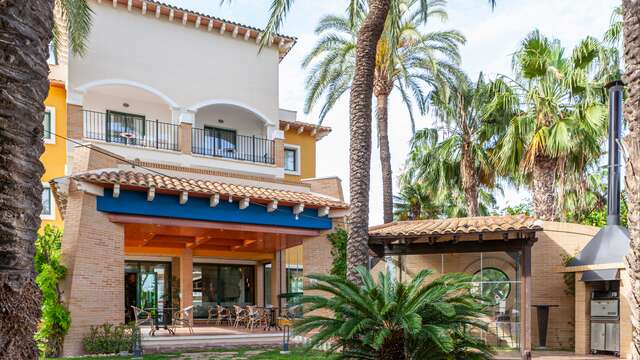 Escapada para dos Tranquilidad total en Torrevieja con cava y bombones