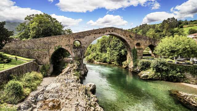 Escapada en el centro de Cangas de Onís con cena
