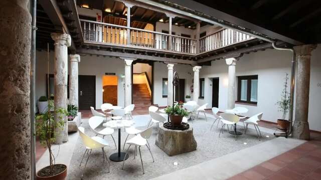 Evenia Alcala Boutique